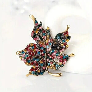 Vintage Style Goldplated Maple Leaf Brooch Plant Lapel Pin with Rhinestones